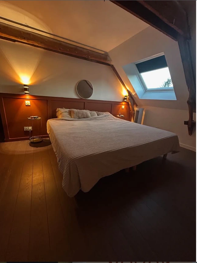 Pose de parquet et création d'une tête de lit